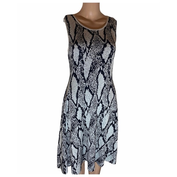 torrid Dresses & Skirts - Torrid Black and White Sleeveless Dress
